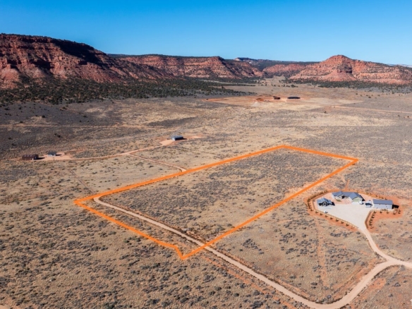 1 of 12 - 220 S Copper Rd, Kanab, UT
