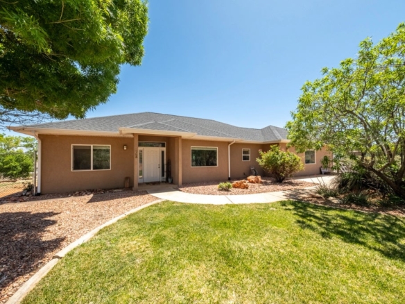 1 of 16 - 795 W Kanab Dr, Kanab, UT