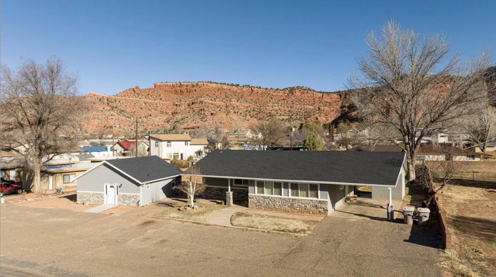 1 of 54 - 163 E 200 N, Kanab, UT